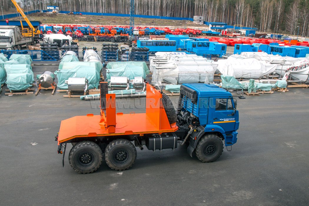 Трубоплетевозный тягач УСТ-5453