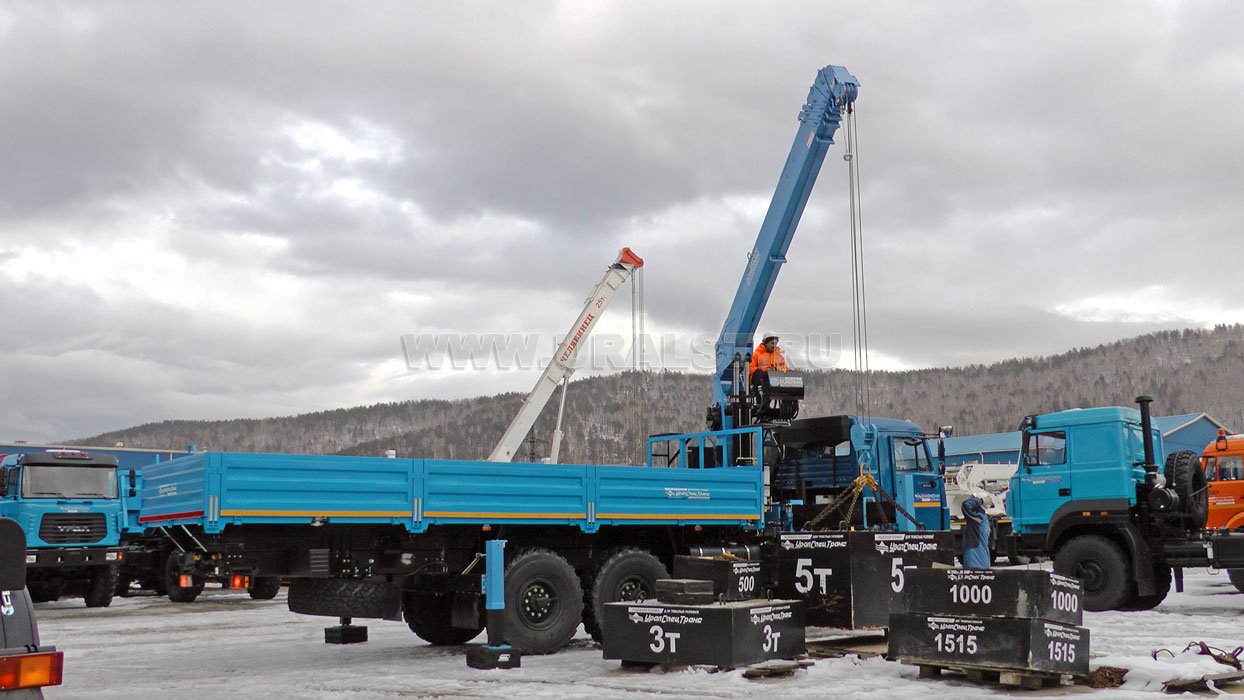 Автомобиль бортовой Камаз 43118-46 с КМУ DONGYANG SS2036