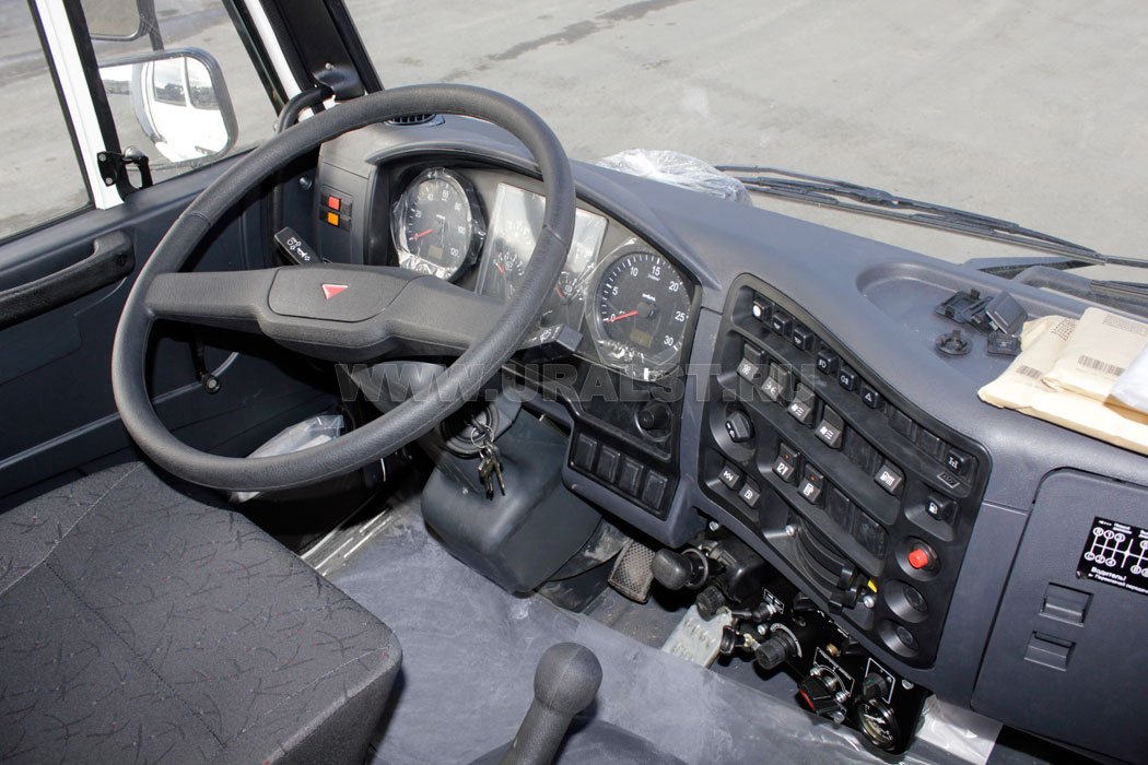 Приборная панель автомобиля Камаз 43118-3078-24