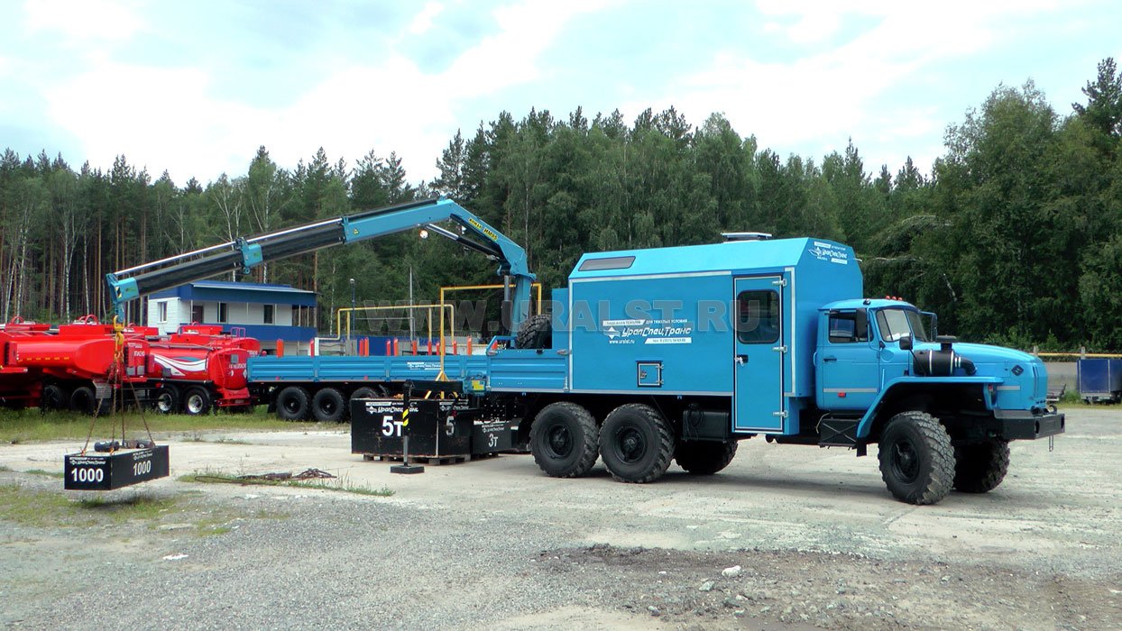 Мобильная ремонтная мастерская (МРМ) УСТ-5453 на шасси Урал 4320-70М с КМУ ИМ-95