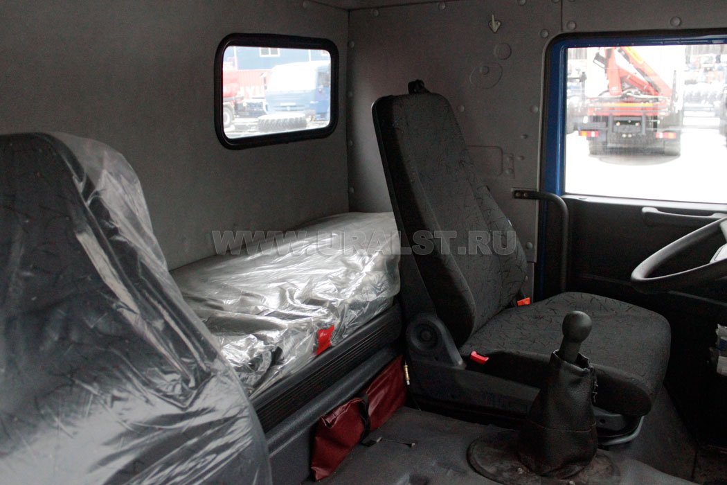 Кабина бортового автомобиля Камаз 65117-6010-23