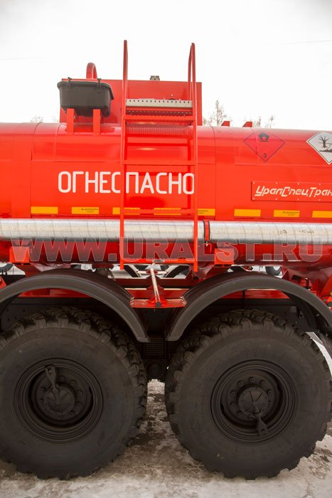 Лесница на площадку обслуживания цистерны