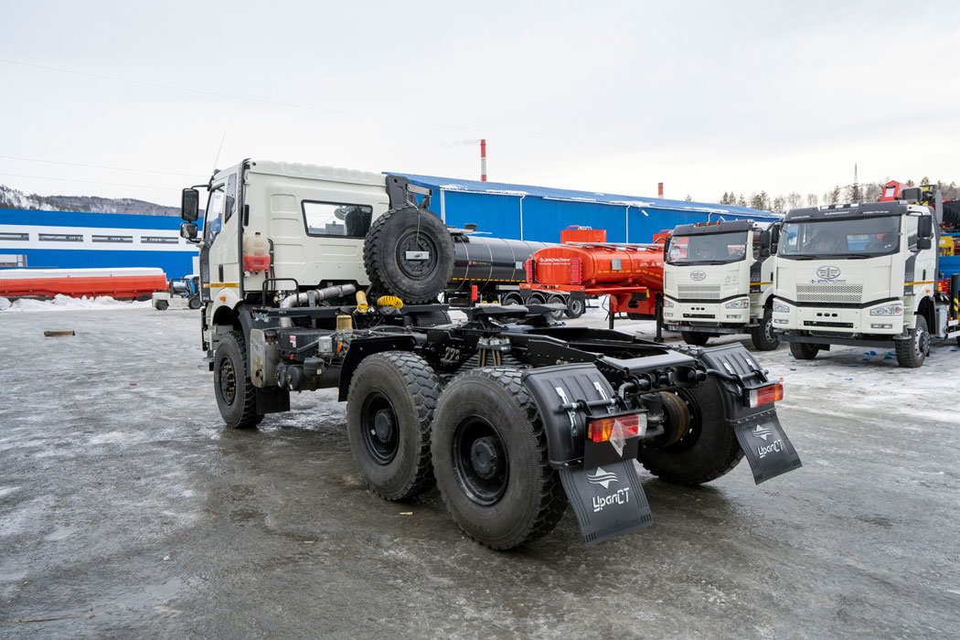 Седельный тягач УСТ 5453 FAW 3250 (6х6), КБ 3675, ССУ 1600 мм, 2", 14R20