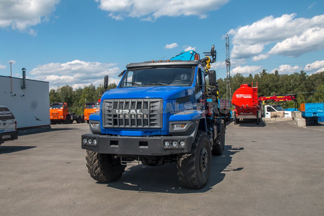 Седельный тягач Урал Некст с КМУ ИМ-320-04