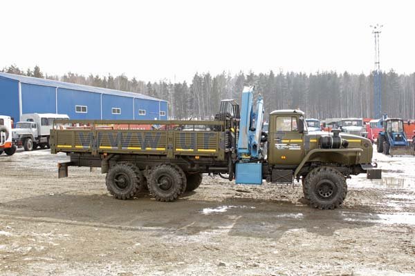 Бортовой Урал с КМУ ИМ-150