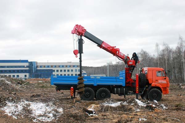 Бурильно-крановая машина