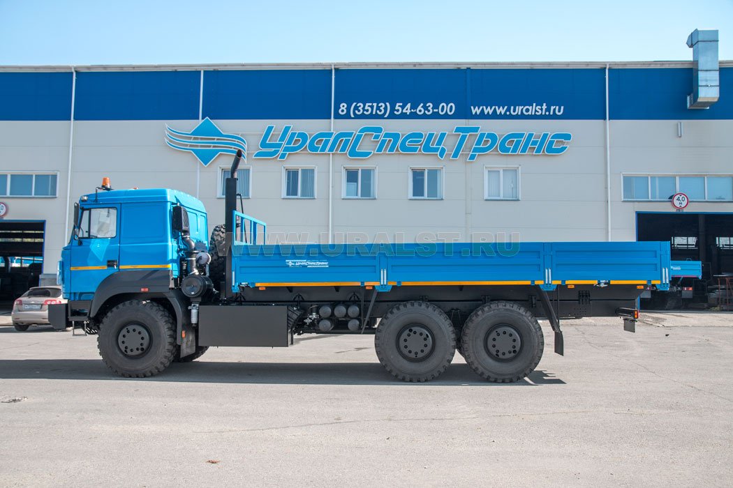 Бортовой контейнеровозУрал 63701К