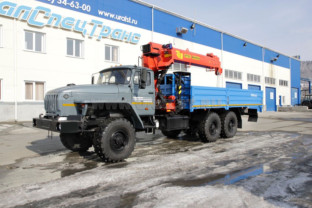 Автомобиль бортовой Урал 4320-72М с краном-манипулятором ИТ-180