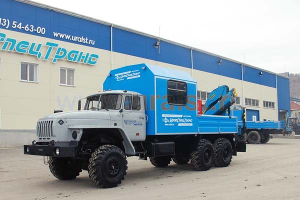 Автофургон Урал с КМУ