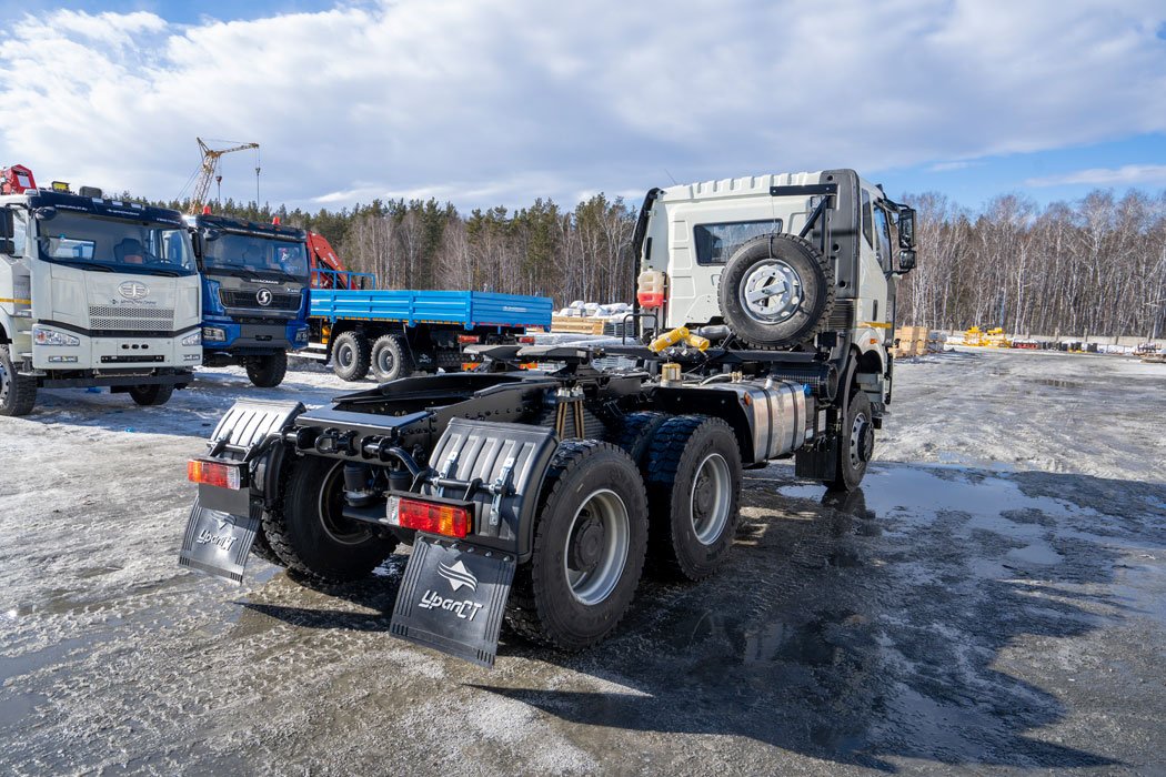 Седельный тягач УСТ 5453 FAW 3250 (6х6), КБ 3675, ССУ 1510 мм