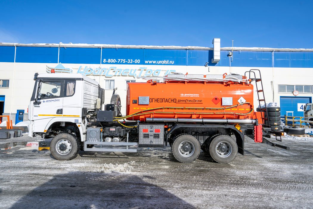 АТЗ-17-2 два отсека, УВТ-40, УСТ 5453, SHACMAN (ШАКМАН) SX32586V385 6х6, 315/80R22.5, КБ 4575 мм.