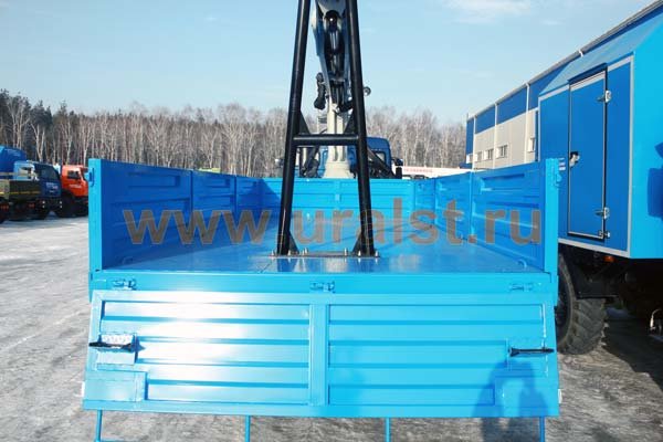 Бортовой автомобиль Камаз 43118-46 с краном-манипулятором ИФ-300С